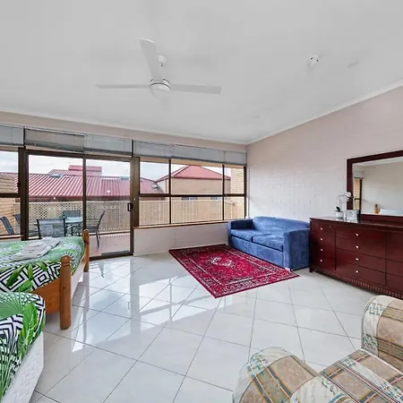 Tuggeranong Short Stay #10C - Sleeps 6 Canberra Exterior photo