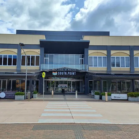 Tuggeranong Short Stay #10C - Sleeps 6 Canberra Exterior photo
