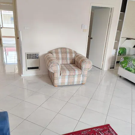 Tuggeranong Short Stay #10C - Sleeps 6 Canberra Exterior photo